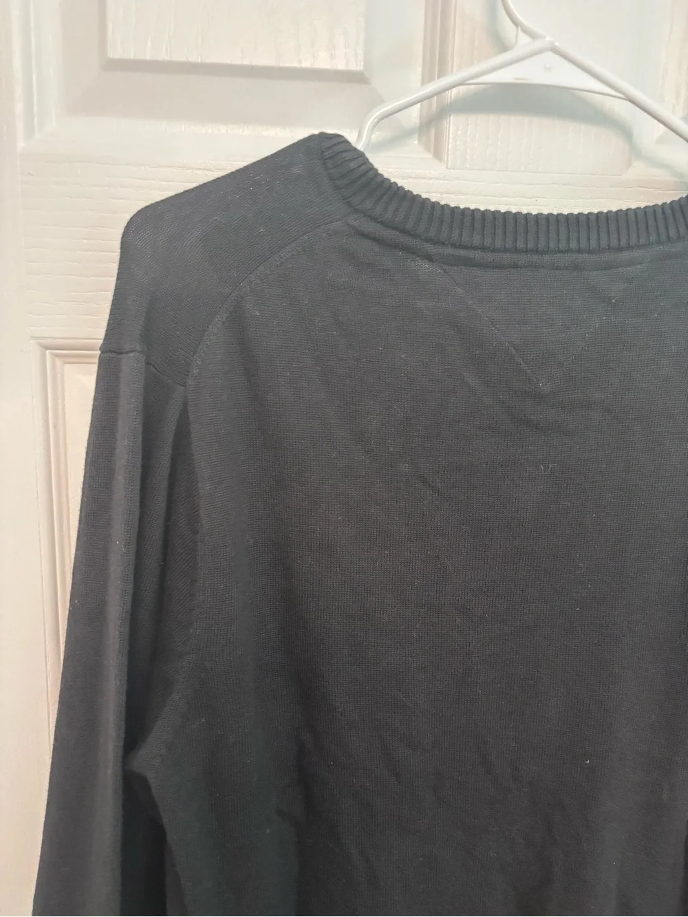 Tommy Hilfiger Men's Black V-Neck Sweater with Subtle Logo Trim